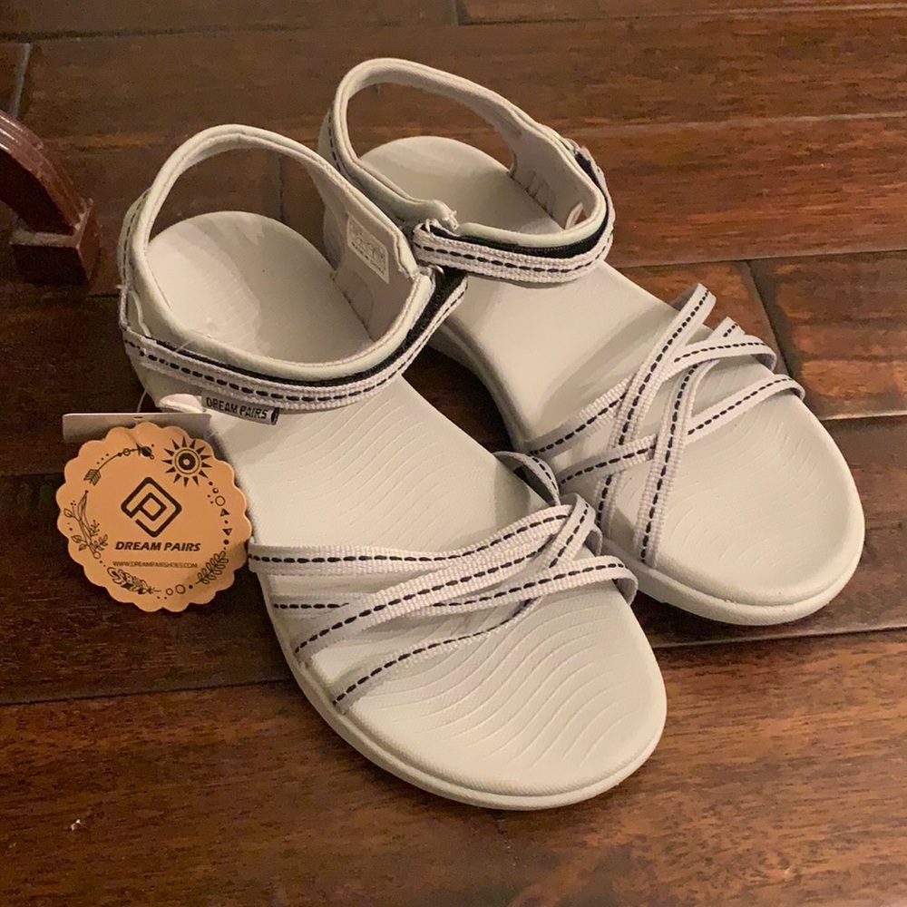 Dream Pairs Grey Strappy Sandals Sz 8 NEW w/ TAGS